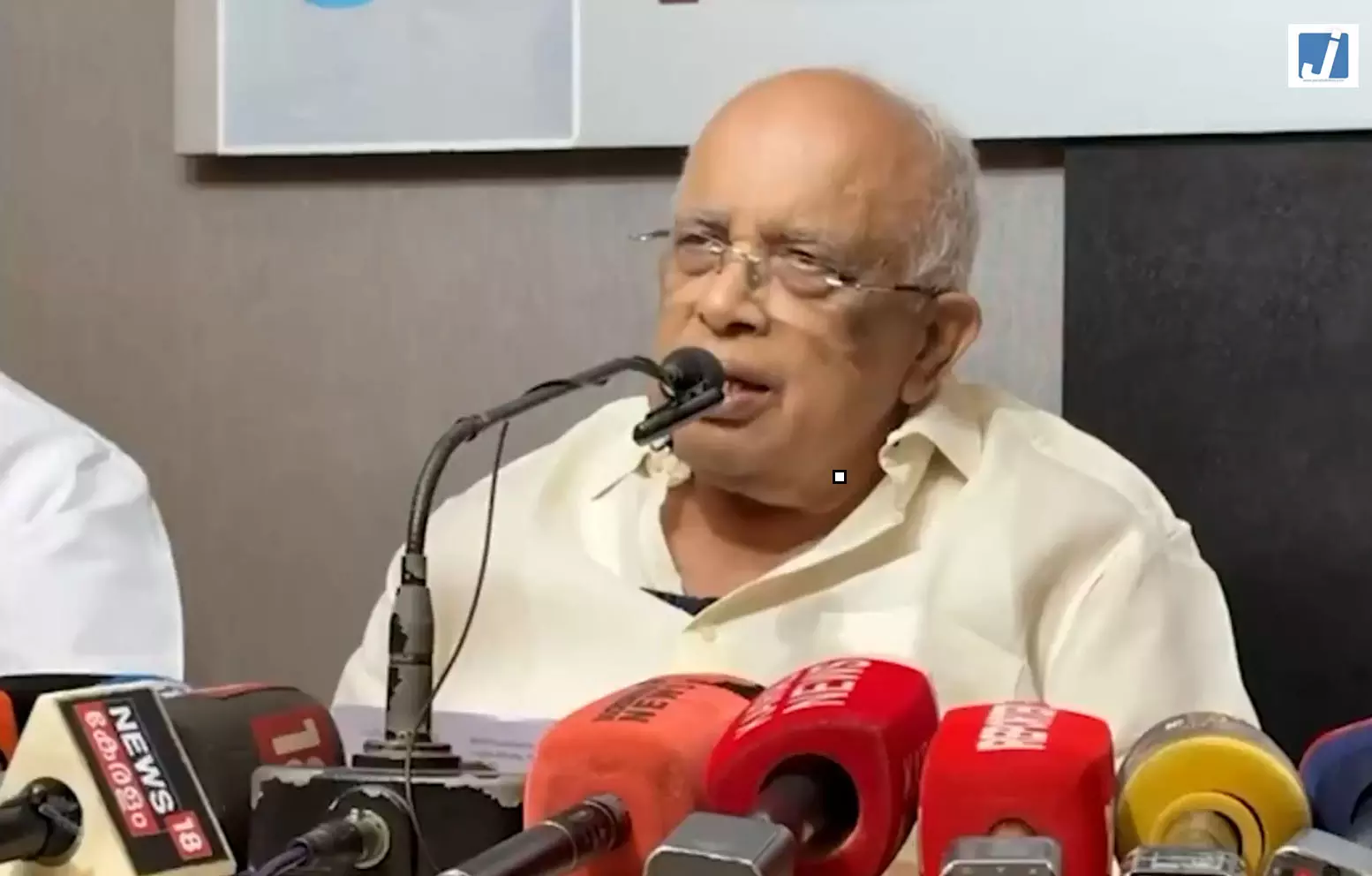 केरल में पानी संकट पर पूर्व मंत्री का हमला, बोले- किसानों के लिए सरकार करे हस्तक्षेप केरल में पानी संकट पर पूर्व मंत्री का हमला, बोले- किसानों के लिए सरकार करे हस्तक्षेप