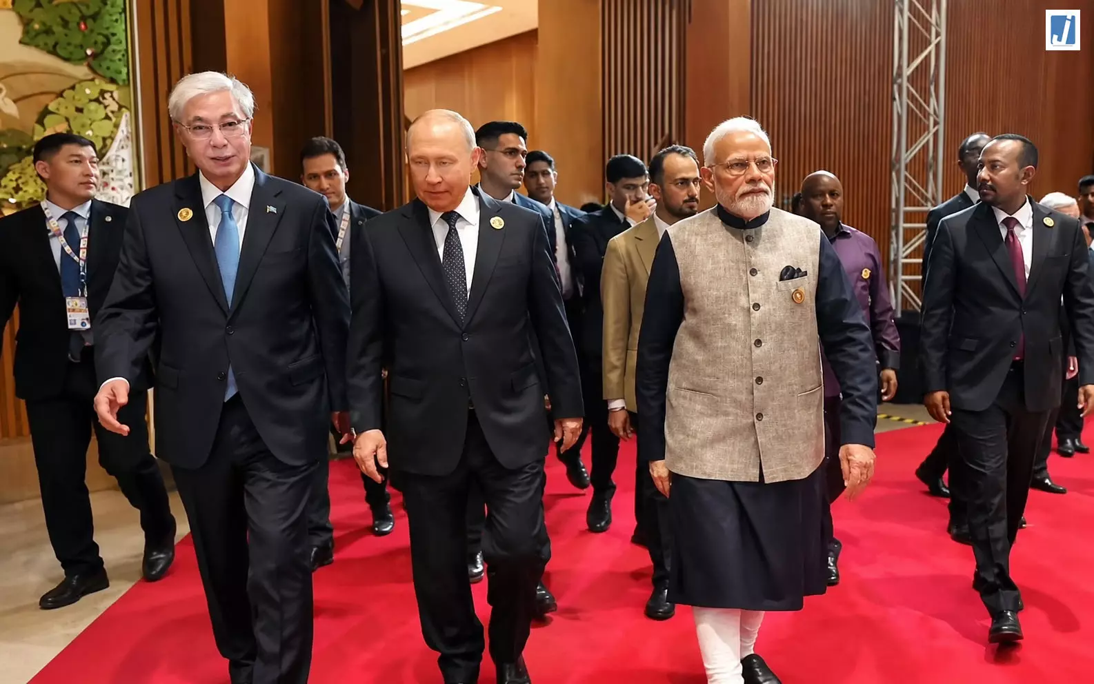 BRICS समिट में PM मोदी का गाला डिनर, पहुंचे दुनिया के दिग्गज BRICS समिट में PM मोदी का गाला डिनर, पहुंचे दुनिया के दिग्गज