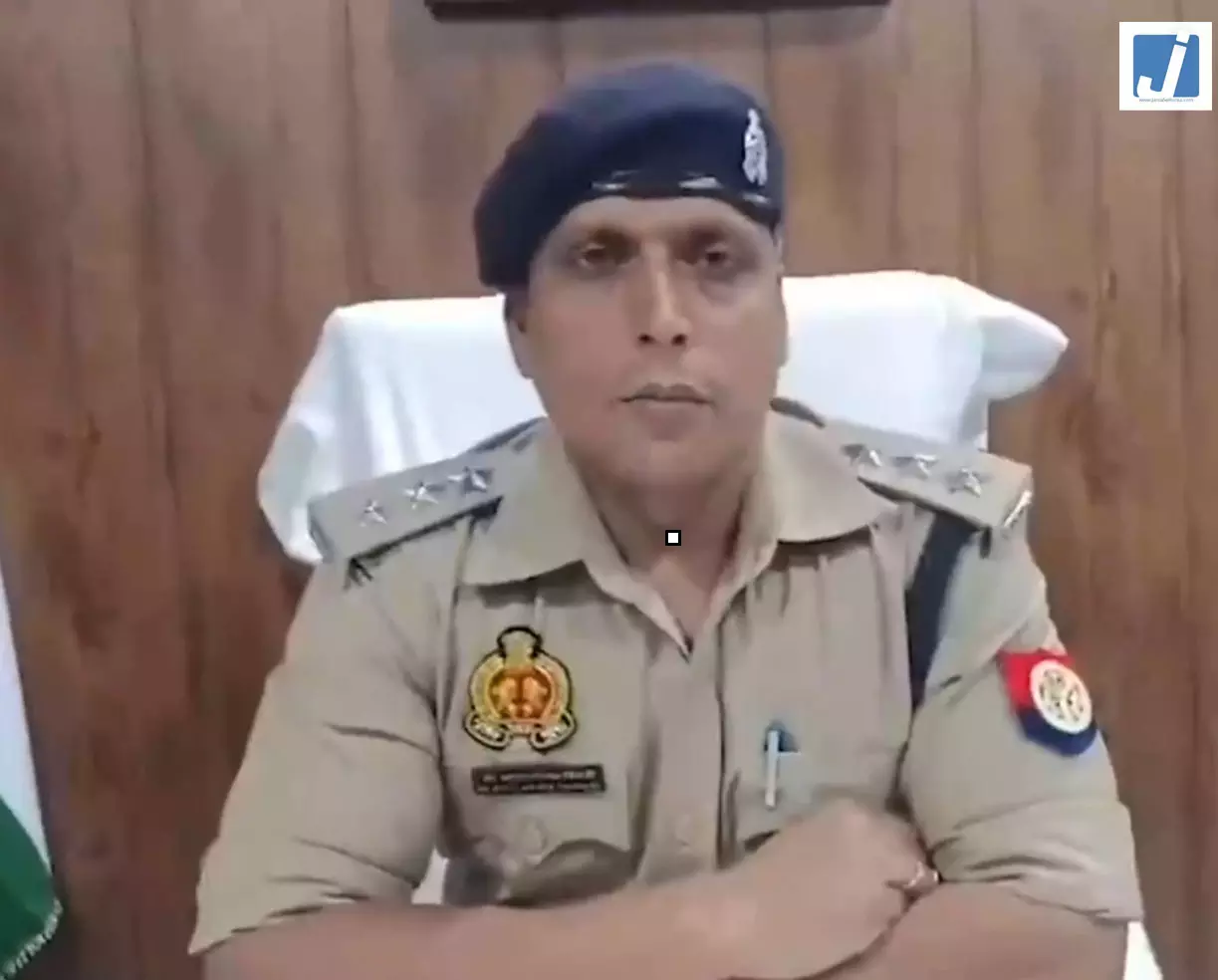 अन्नपूर्णा मंदिर परिसर में युवक को लेकर मचा हड़कंप, ACP ने बताई पूरी बात अन्नपूर्णा मंदिर परिसर में युवक को लेकर मचा हड़कंप, ACP ने बताई पूरी बात
