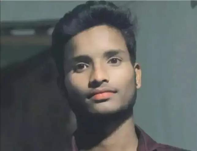 17 वर्षीय किशोर की निर्माणाधीन आंगनबाड़ी भवन में मिली लाश 17 वर्षीय किशोर की निर्माणाधीन आंगनबाड़ी भवन में मिली लाश