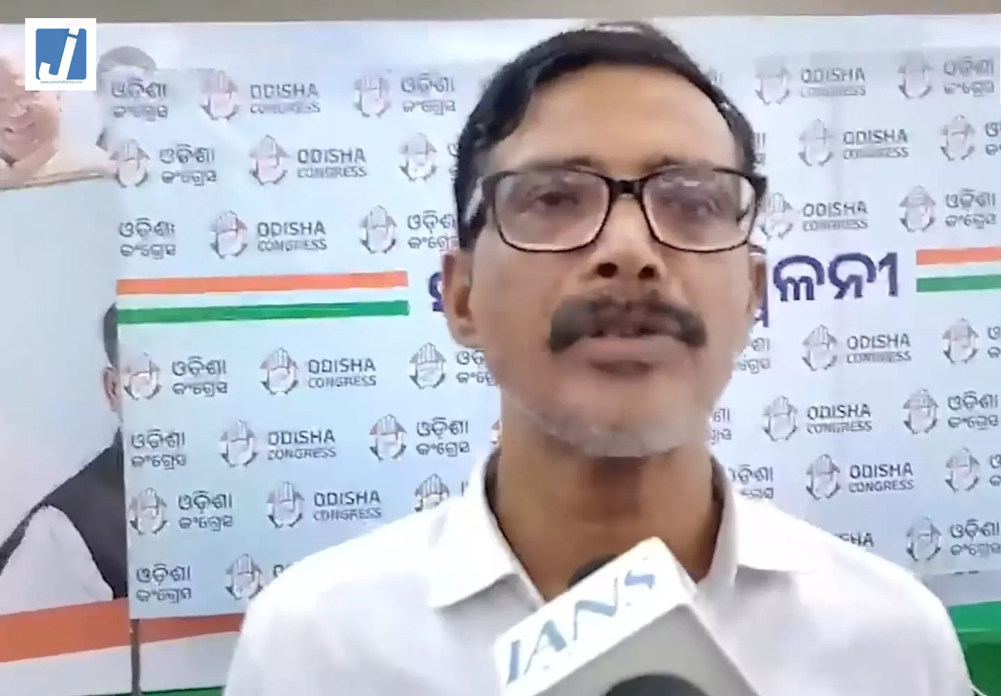 774 रूट मंजूर, सिर्फ 54 पर उड़ान! कांग्रेस ने सरकार को घेरा 774 रूट मंजूर, सिर्फ 54 पर उड़ान! कांग्रेस ने सरकार को घेरा
