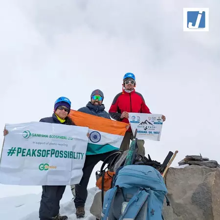 लखनऊ की पर्वतारोही पूर्वा धवन ने 5,826 मीटर ऊंची रुद्रगैरा चोटी पर फहराया तिरंगा लखनऊ की पर्वतारोही पूर्वा धवन ने 5,826 मीटर ऊंची रुद्रगैरा चोटी पर फहराया तिरंगा