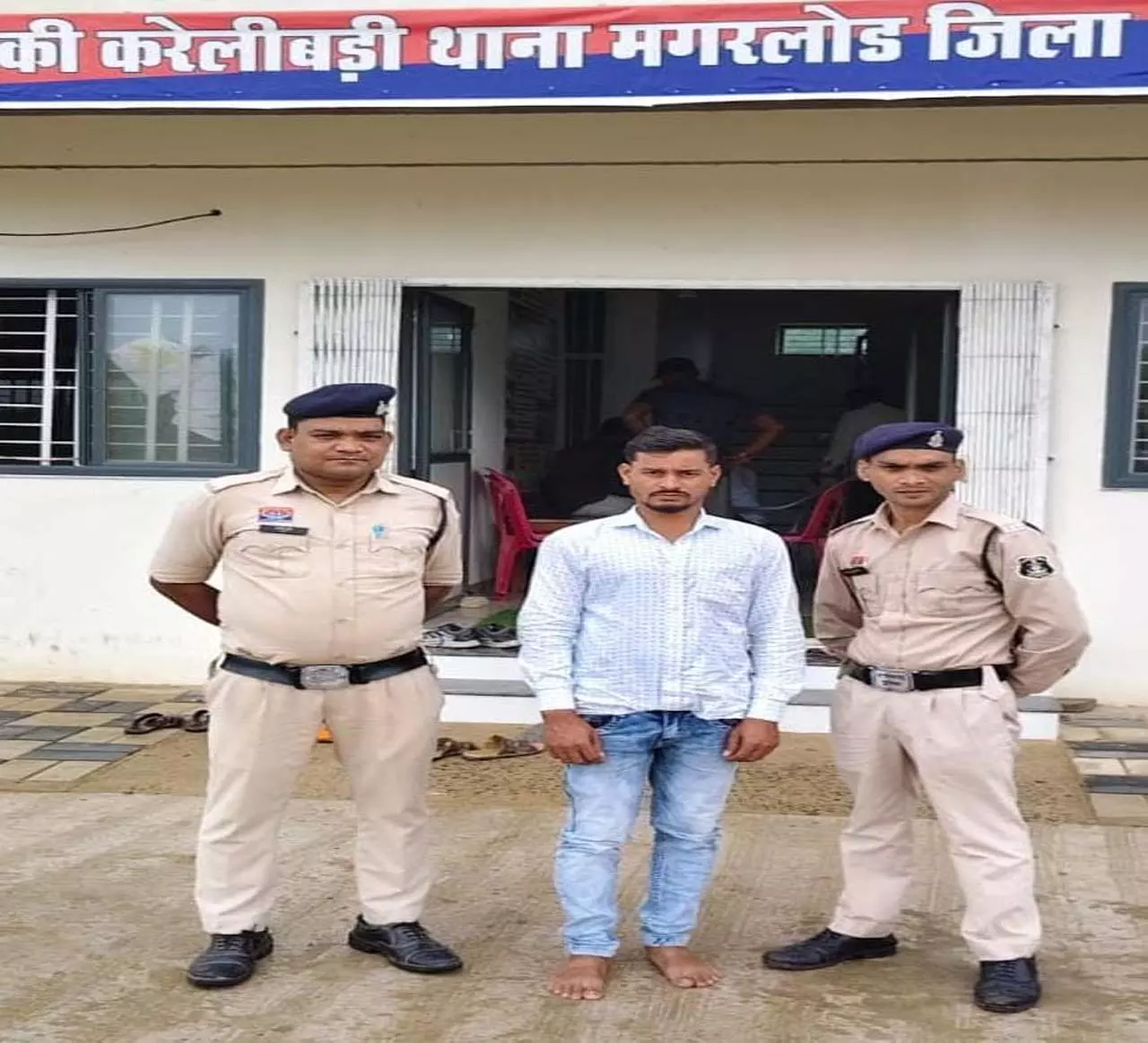युवती पर अश्लील टिप्पणी का विरोध पड़ा भारी, युवक पर ब्लेड से किया हमला युवती पर अश्लील टिप्पणी का विरोध पड़ा भारी, युवक पर ब्लेड से किया हमला