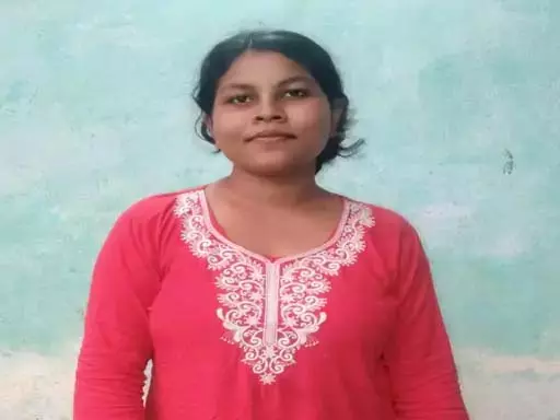 BA छात्रा ने घर के बाथरूम में लगाई फांसी, NSUI नेता पर ब्लैकमेलिंग का लगाया आरोप BA छात्रा ने घर के बाथरूम में लगाई फांसी, NSUI नेता पर ब्लैकमेलिंग का लगाया आरोप