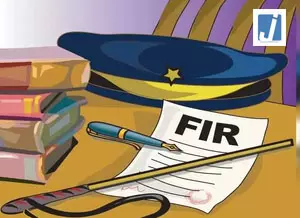 नाबालिग को झूठे हथियार केस में फंसाने का आरोप, 7 पुलिसकर्मियों पर FIR दर्ज नाबालिग को झूठे हथियार केस में फंसाने का आरोप, 7 पुलिसकर्मियों पर FIR दर्ज