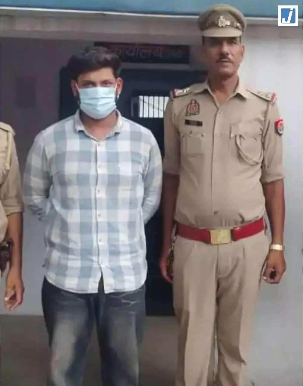 अलीगढ़ में ब्लैकमेल रैकेट का पर्दाफाश, BBA छात्र गिरफ्तार अलीगढ़ में ब्लैकमेल रैकेट का पर्दाफाश, BBA छात्र गिरफ्तार