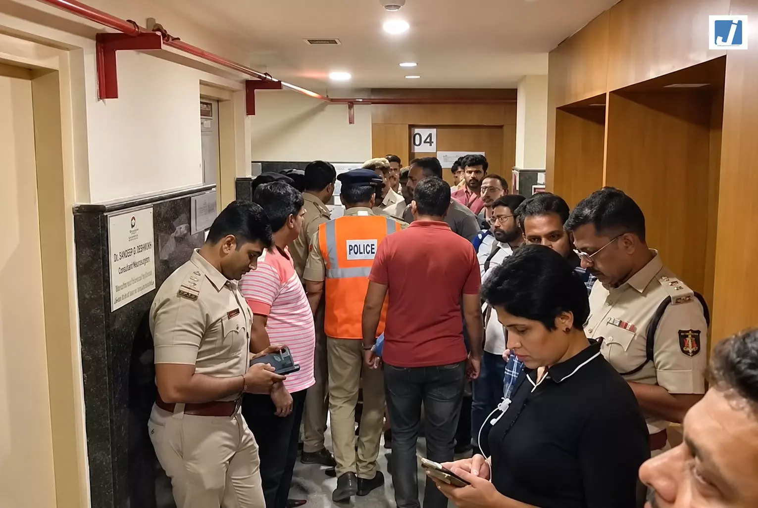 गणेश उत्सव की तैयारी के बीच हादसा, कांग्रेस विधायक हुए घायल गणेश उत्सव की तैयारी के बीच हादसा, कांग्रेस विधायक हुए घायल