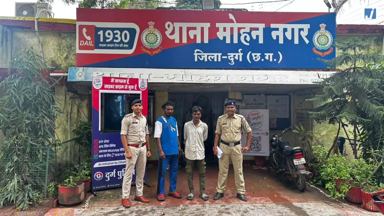 ग्राहक तलाश रहे थे गांजा तस्कर, मोहन नगर पुलिस ने घेराबंदी कर दबोचा ग्राहक तलाश रहे थे गांजा तस्कर, मोहन नगर पुलिस ने घेराबंदी कर दबोचा