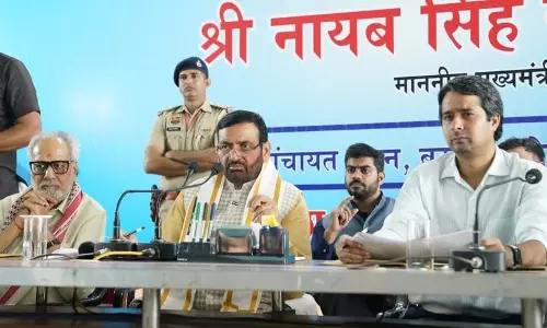 सिरसा में शिकायत निवारण बैठक के दौरान CM सैनी ने अधिकारियों पर सख्ती बरती सिरसा में शिकायत निवारण बैठक के दौरान CM सैनी ने अधिकारियों पर सख्ती बरती