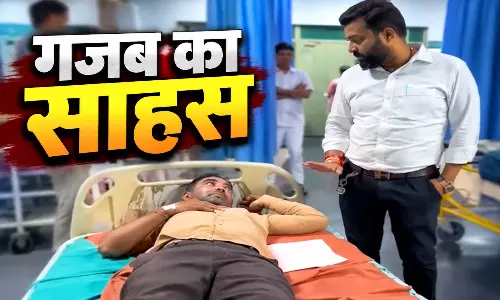 सांप के काटने के बाद बुजुर्ग ने किया ऐसा काम, डॉक्टर भी रह गए हैरान सांप के काटने के बाद बुजुर्ग ने किया ऐसा काम, डॉक्टर भी रह गए हैरान