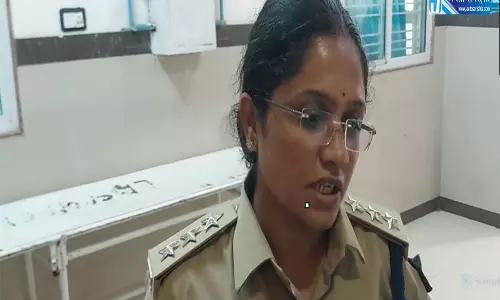 उज्जैन में दीवार गिरने से हादसा तीन मजदूर घायल उज्जैन में दीवार गिरने से हादसा तीन मजदूर घायल