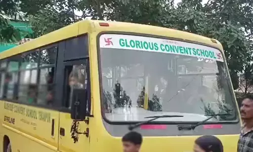 बच्चों से भरी स्कूल बस के ड्राइवर पर फायरिंग, पुलिस पहुंची तो आरोपी फरार