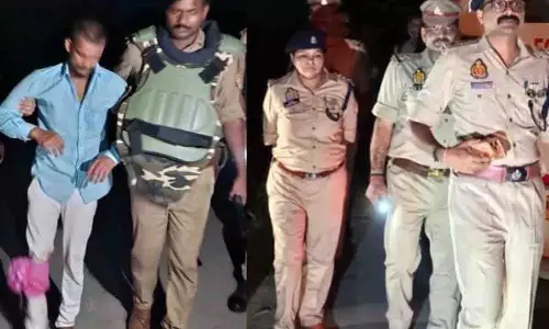 देवरिया में पुलिस मुठभेड़: मनीष सिंह हत्याकांड का आरोपी चाइना अंसारी गिरफ्तार देवरिया में पुलिस मुठभेड़: मनीष सिंह हत्याकांड का आरोपी चाइना अंसारी गिरफ्तार