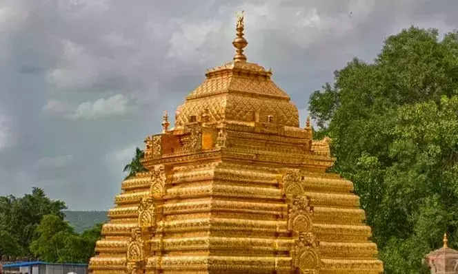 Andhra: छुट्टियों के कारण श्रीशैलम मंदिर में भारी भीड़ Andhra: छुट्टियों के कारण श्रीशैलम मंदिर में भारी भीड़