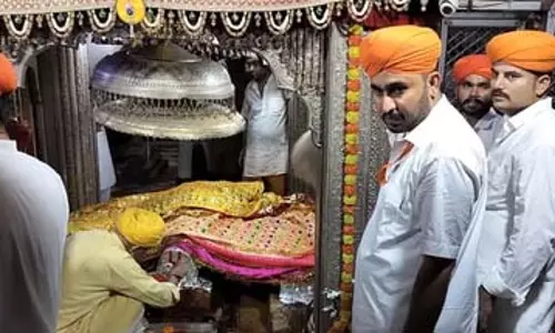 जैसलमेर के रामदेवरा में बाबा रामदेवजी के 642वें मेले का शुभारंभ, देशभर से उमड़े श्रद्धालु जैसलमेर के रामदेवरा में बाबा रामदेवजी के 642वें मेले का शुभारंभ, देशभर से उमड़े श्रद्धालु