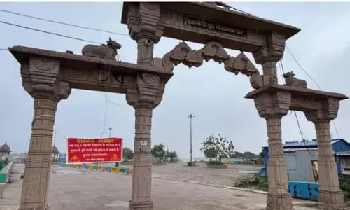 पांच साल में बेकार हुआ गोरक्षनाथ घाट का पत्थर द्वार अब बनेगा नया