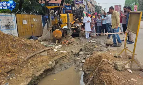 फाफाडीह में गैस पाइपलाइन खुदाई पर बवाल नेता प्रतिपक्ष ने उठाए सवाल