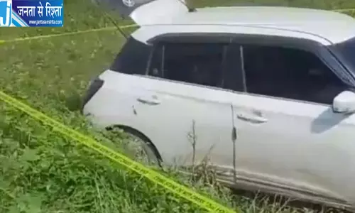 खेत में खड़ी कार से मिला युवक का शव हत्या की आशंका खेत में खड़ी कार से मिला युवक का शव हत्या की आशंका