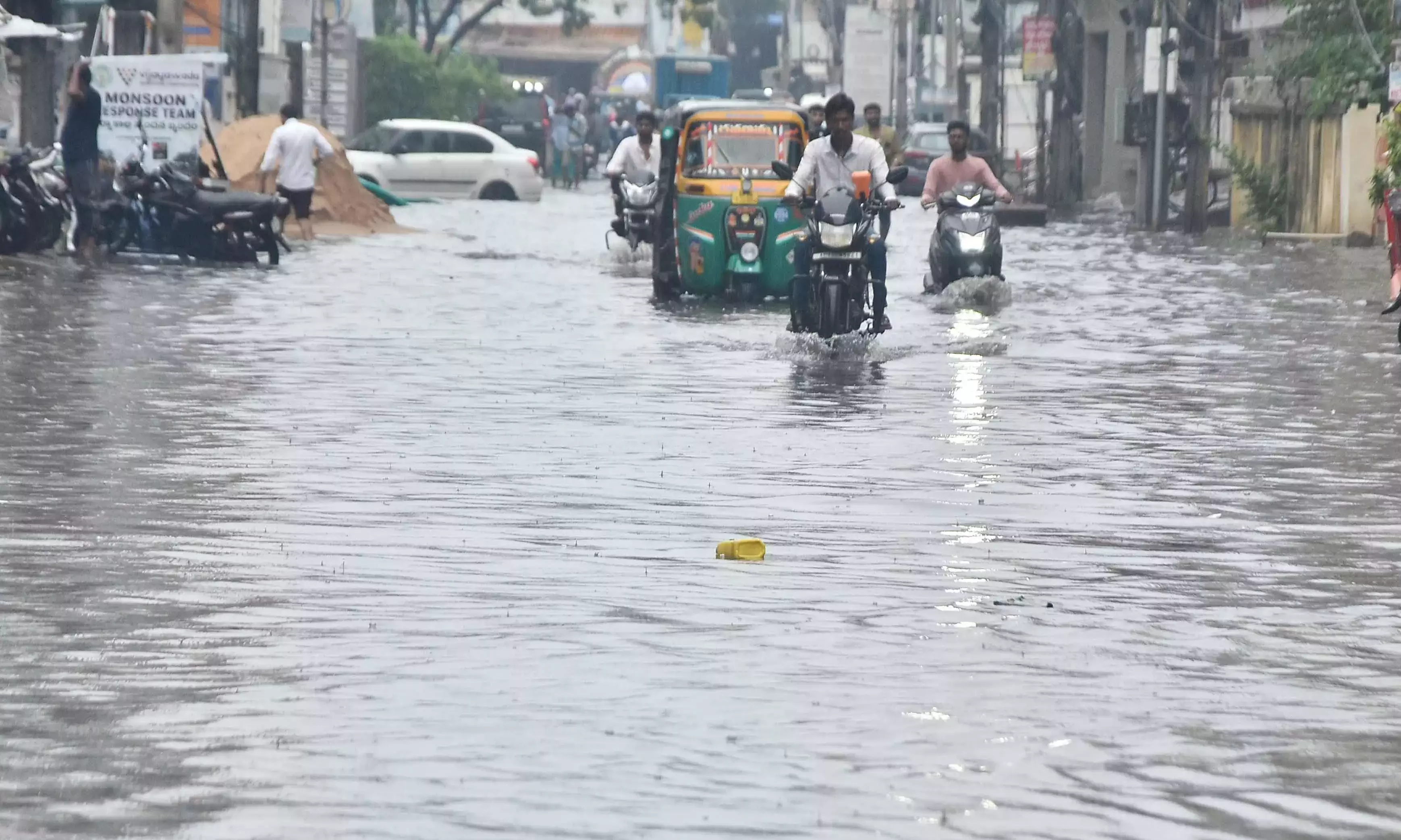 हैदराबाद में बारिश: पानी भरी सड़कों से बचें, ट्रैफिक पुलिस ने यात्रा से जुड़ी सलाह जारी की