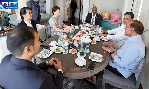 मलेशियाई प्रधानमंत्री से नाश्ते पर मिले राहुल गांधी मलेशियाई प्रधानमंत्री से नाश्ते पर मिले राहुल गांधी