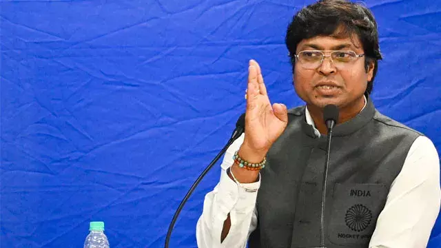 हॉकी इंडिया का बड़ा कदम: DG श्रीवास्तव निलंबित