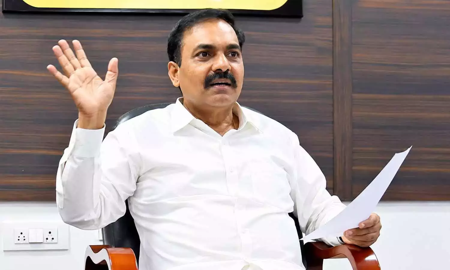 Andhra: काकानी ने सरकार से मंडल-वार LRD डेटा सार्वजनिक करने की मांग की है Andhra: काकानी ने सरकार से मंडल-वार LRD डेटा सार्वजनिक करने की मांग की है