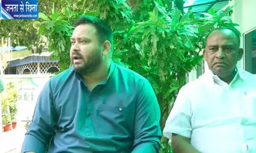 ब्रिक्स में निमंत्रण नहीं मिलने पर तेजस्वी ने कसा तंज ब्रिक्स में निमंत्रण नहीं मिलने पर तेजस्वी ने कसा तंज