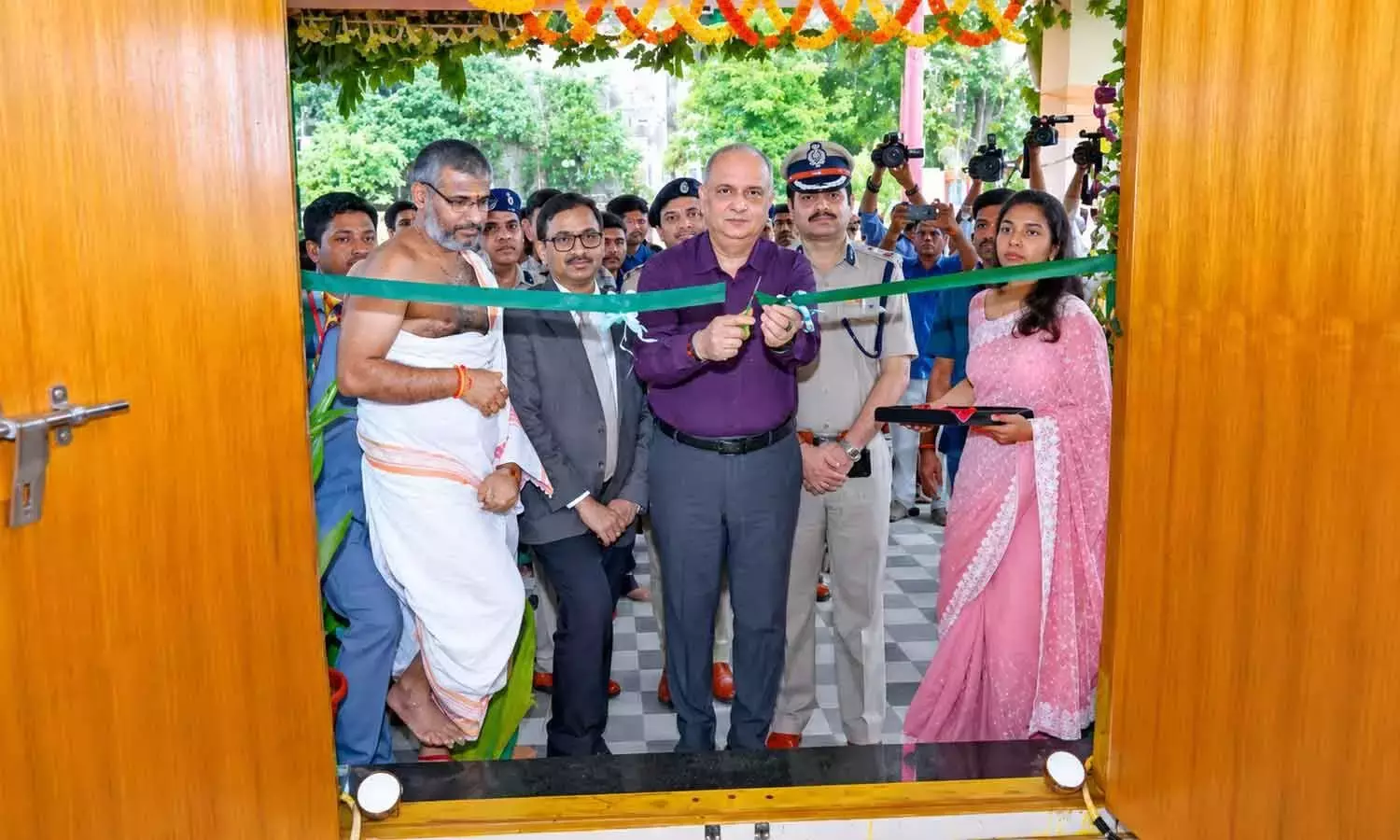 साइबर अपराध की रोकथाम के लिए साइबर वॉर रूम और CLIC टीमें: DGP साइबर अपराध की रोकथाम के लिए साइबर वॉर रूम और CLIC टीमें: DGP