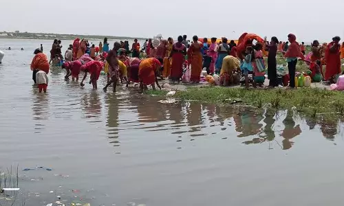 Haridwar: उपाकर्म के साथ सामवेदी ब्राह्मणों ने निभाई धार्मिक परंपरा Haridwar: उपाकर्म के साथ सामवेदी ब्राह्मणों ने निभाई धार्मिक परंपरा