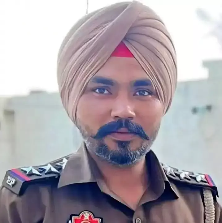 Barnala: धनोला थाना प्रभारी की तीन दिन बाद पुलिस लाइन में तैनाती Barnala: धनोला थाना प्रभारी की तीन दिन बाद पुलिस लाइन में तैनाती