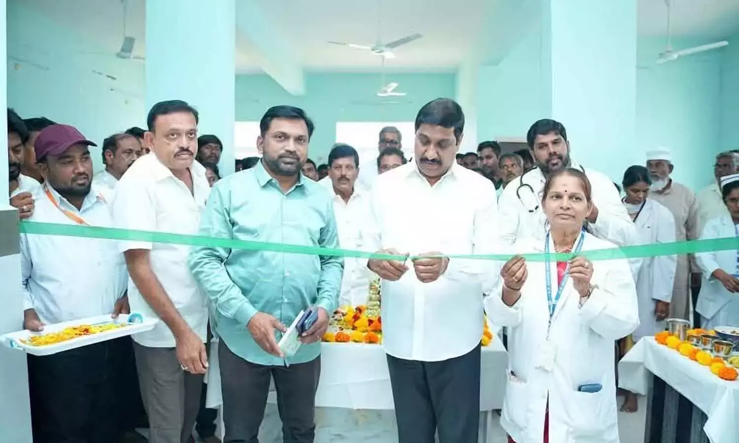 Andhra: मंत्री जनार्दन और सांसद बायरेड्डी ने बनगानपल्ले में आईपीएचएल का उद्घाटन किया