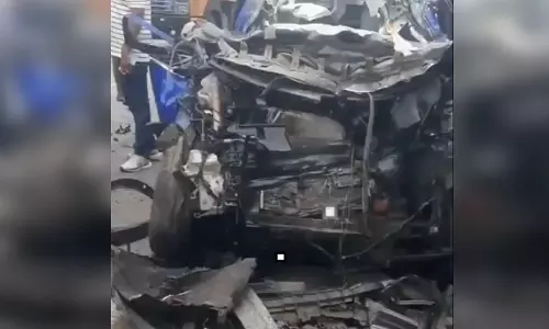 मल्काजगिरी कीसरा: XUV700 लॉरी से टकराई, चालक की मौत