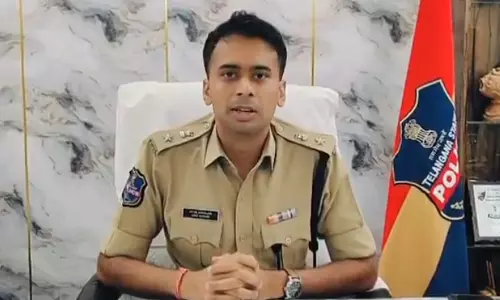 आदिलाबाद: ट्रांसजेंडरों की अवैध वसूली पर SP की कढ़ी चेतावनी आदिलाबाद: ट्रांसजेंडरों की अवैध वसूली पर SP की कढ़ी चेतावनी
