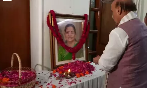 कलराज मिश्र की पत्नी सत्यवती मिश्र के निधन पर राजनाथ सिंह ने जताया शोक घर पहुंचकर दी श्रद्धांजलि