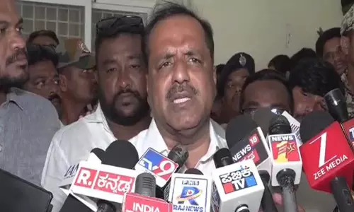 कर्नाटक के मंत्री यू.टी. खादर का कहना है कि BJP टारगेट पॉलिटिक्स कर रही