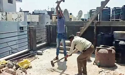अवैध निर्माण पर MCD का बड़ा एक्शन, 11 संपत्तियां ध्वस्त