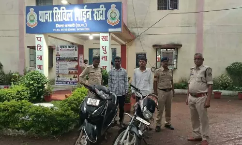 चाकू दिखाकर रास्ता रोका 6 हजार कैश और मोबाइल लूटा, दो आरोपी गिरफ्तार