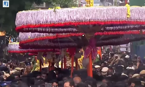चेन्नई से निकला सालाना तिरुपति छाता जुलूस 18 सितंबर को पहुंचेगा तिरुपति चेन्नई से निकला सालाना तिरुपति छाता जुलूस 18 सितंबर को पहुंचेगा तिरुपति