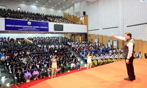 सीएम धामी ने विद्यार्थियों से किया सीधा संवाद, कहा युवा ही देश और प्रदेश के भविष्य के निर्माता