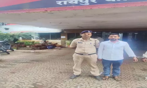 युवती की निजी तस्वीरें परिजनों को भेजीं आरोपी गिरफ्तार
