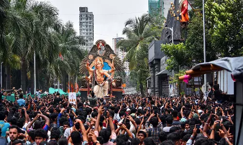 गणपति उत्सव पर अभेद्य सुरक्षा, 37 DCP समेत हजारों जवान संभालेंगे मोर्चा गणपति उत्सव पर अभेद्य सुरक्षा, 37 DCP समेत हजारों जवान संभालेंगे मोर्चा