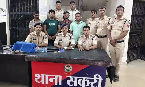 19 वर्षीय युवक की पीट-पीटकर हत्या, 4 आरोपी गिरफ्तार 19 वर्षीय युवक की पीट-पीटकर हत्या, 4 आरोपी गिरफ्तार
