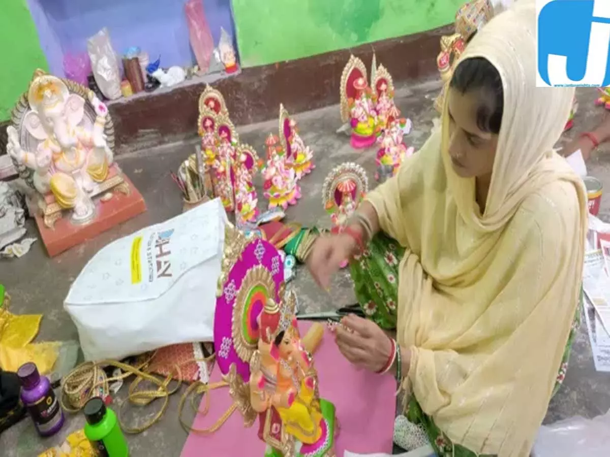 हरदोई में गूंजेगा गणपति उत्सव कारीगरों ने तैयार कीं आकर्षक मूर्तियां हरदोई में गूंजेगा गणपति उत्सव कारीगरों ने तैयार कीं आकर्षक मूर्तियां