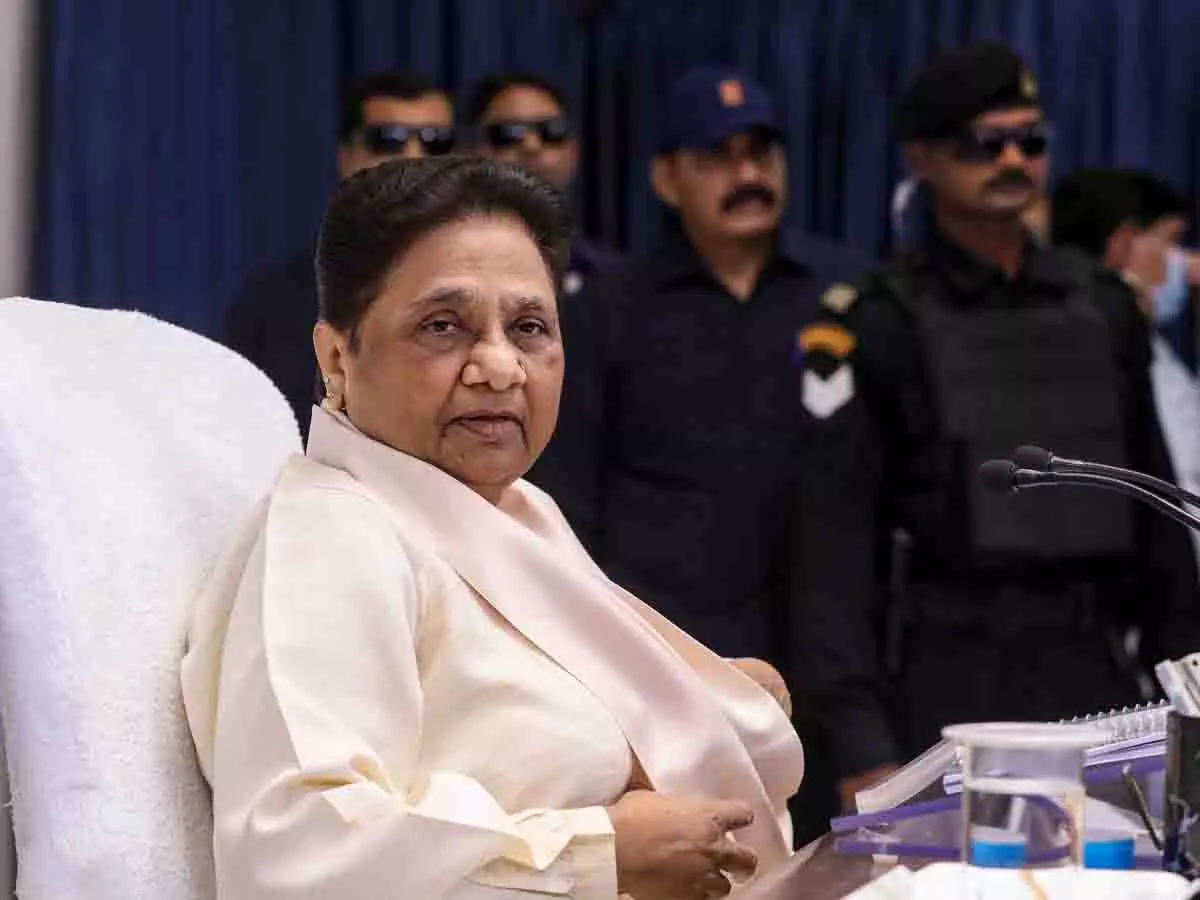 मायावती का बड़ा फैसला: आकाश आनंद के बाद छोटे भतीजे ईशान आनंद से भी छीनी जिम्मेदारी मायावती का बड़ा फैसला: आकाश आनंद के बाद छोटे भतीजे ईशान आनंद से भी छीनी जिम्मेदारी
