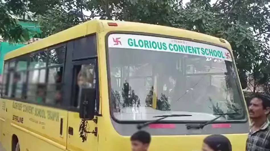 बच्चों से भरी स्कूल बस के ड्राइवर पर फायरिंग, पुलिस पहुंची तो आरोपी फरार बच्चों से भरी स्कूल बस के ड्राइवर पर फायरिंग, पुलिस पहुंची तो आरोपी फरार