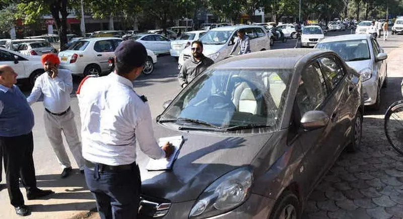 मोबाइल पर बात करते पकड़े गए 142 ड्राइवर, ₹7.15 लाख का जुर्माना मोबाइल पर बात करते पकड़े गए 142 ड्राइवर, ₹7.15 लाख का जुर्माना