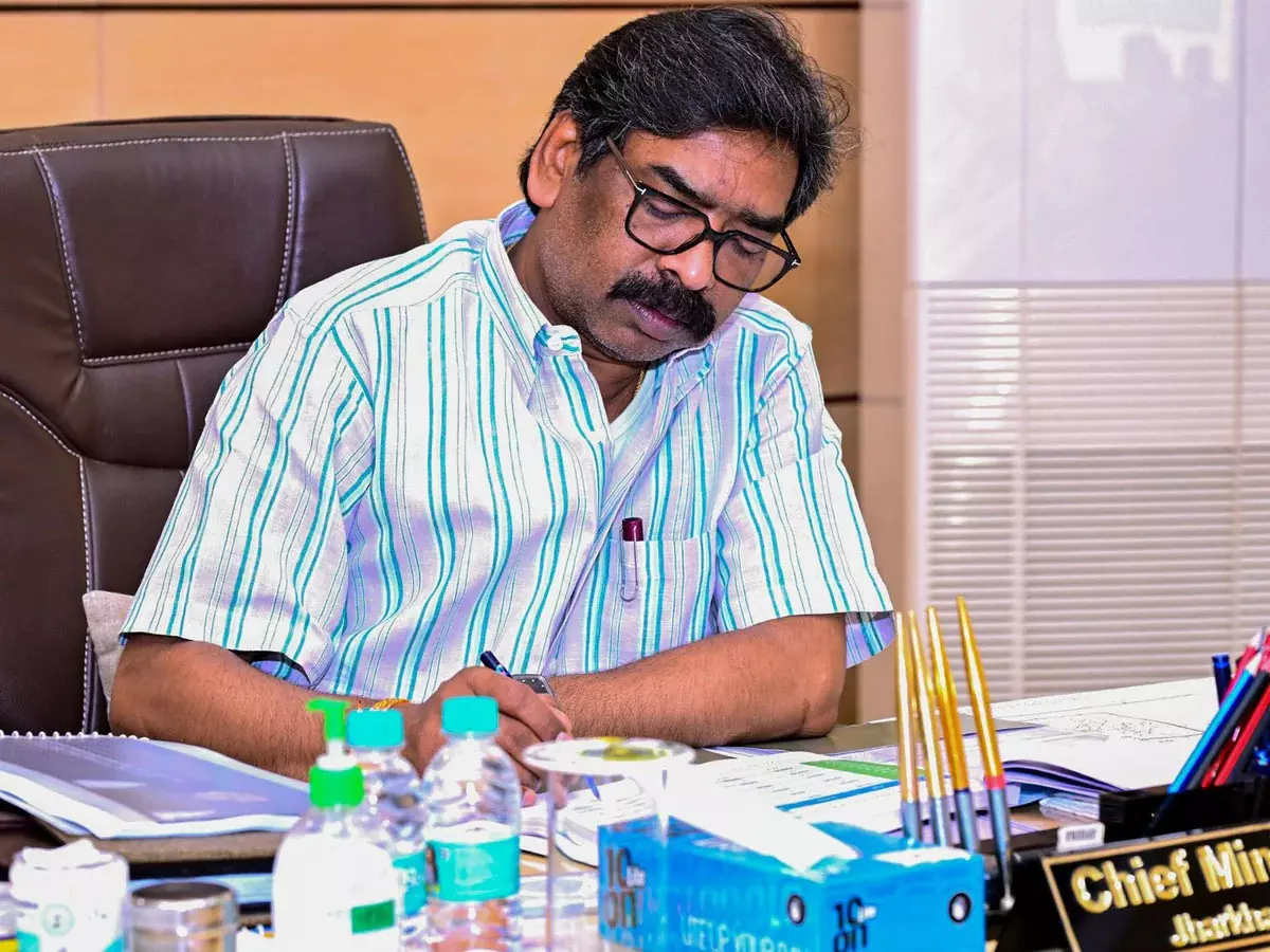 झारखंड में खनिज वाहनों के लिए लागू होगा इंटर स्टेट ट्रांजिट पास, देना पड़ेगा टैक्स झारखंड में खनिज वाहनों के लिए लागू होगा इंटर स्टेट ट्रांजिट पास, देना पड़ेगा टैक्स