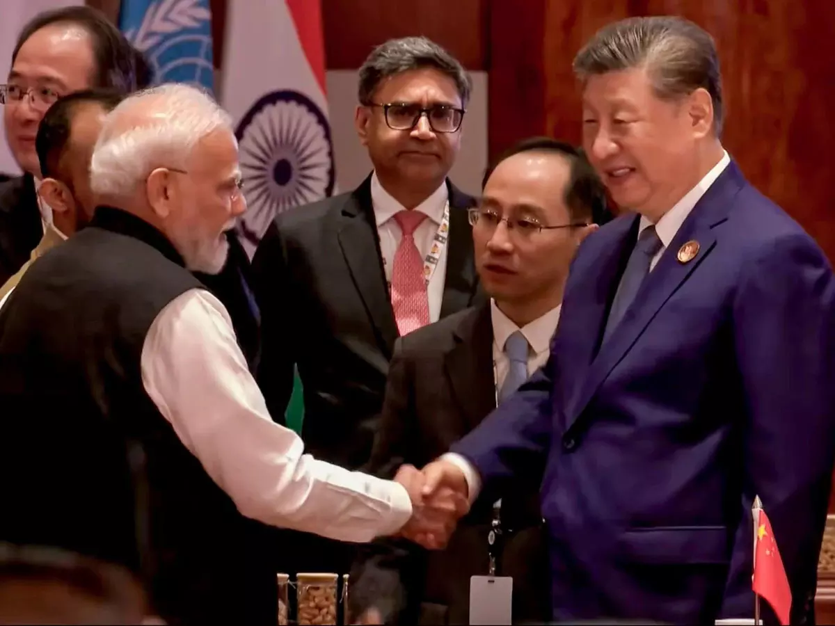 मोदी-जिनपिंग वार्ता के बाद अलग-अलग सुर, सीमा विवाद पर भारत और चीन के बयानों में दिखा अंतर मोदी-जिनपिंग वार्ता के बाद अलग-अलग सुर, सीमा विवाद पर भारत और चीन के बयानों में दिखा अंतर