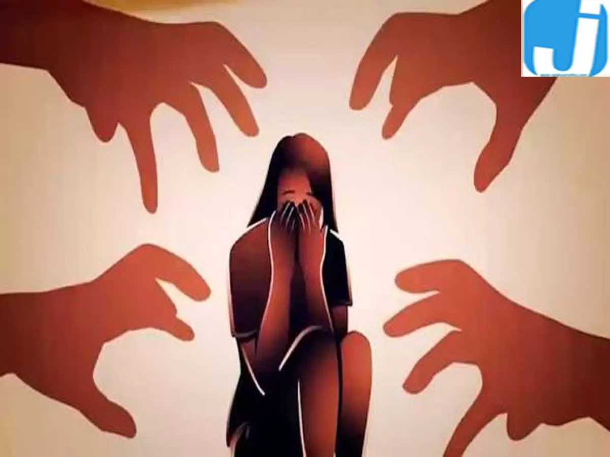मंदिर से लौट रही थीं किशोरियां रास्ते में सिरफिरे युवक ने की हैवानियत की कोशिश मंदिर से लौट रही थीं किशोरियां रास्ते में सिरफिरे युवक ने की हैवानियत की कोशिश