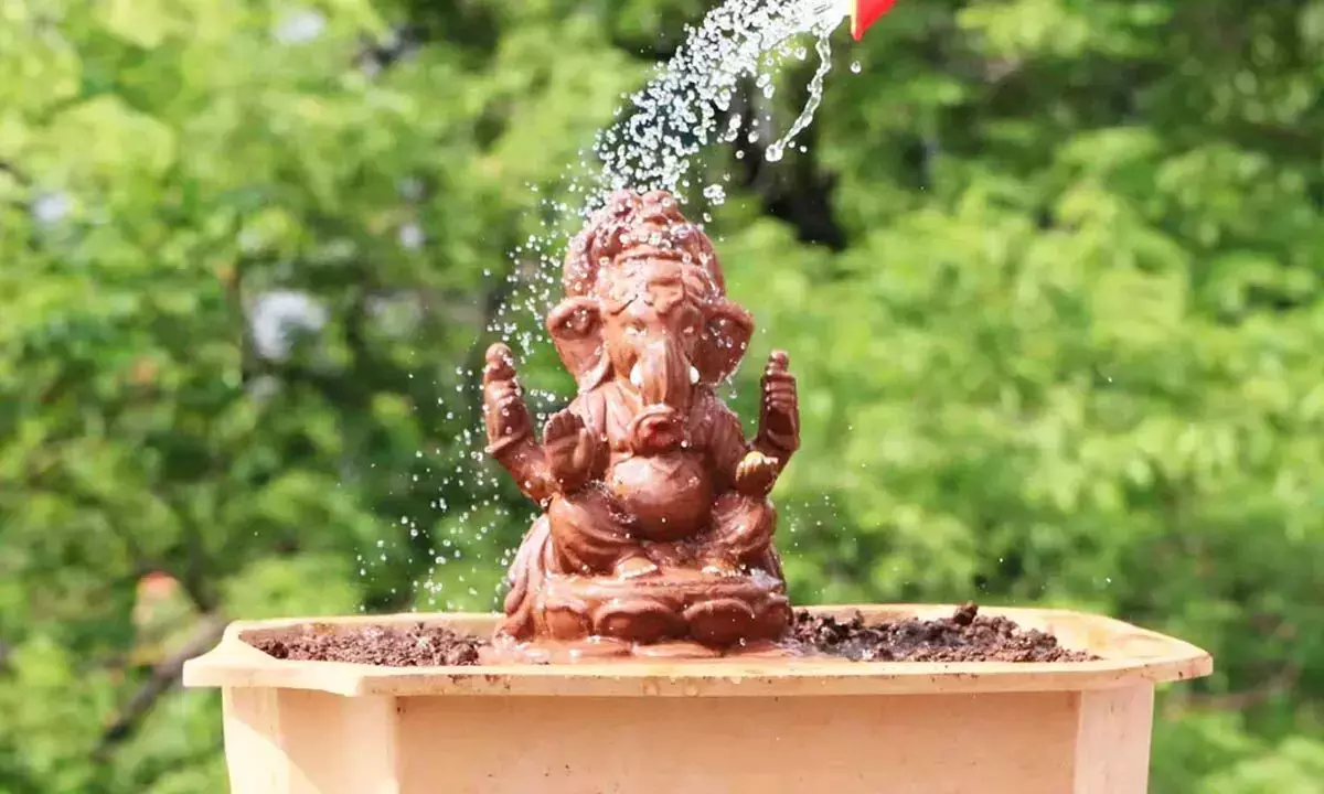 Telangana: हैदराबाद 1.5 लाख मूर्तियों के साथ गणेश उत्सव की मेज़बानी के लिए तैयार है Telangana: हैदराबाद 1.5 लाख मूर्तियों के साथ गणेश उत्सव की मेज़बानी के लिए तैयार है
